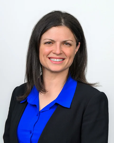 headshot of irina bukatik